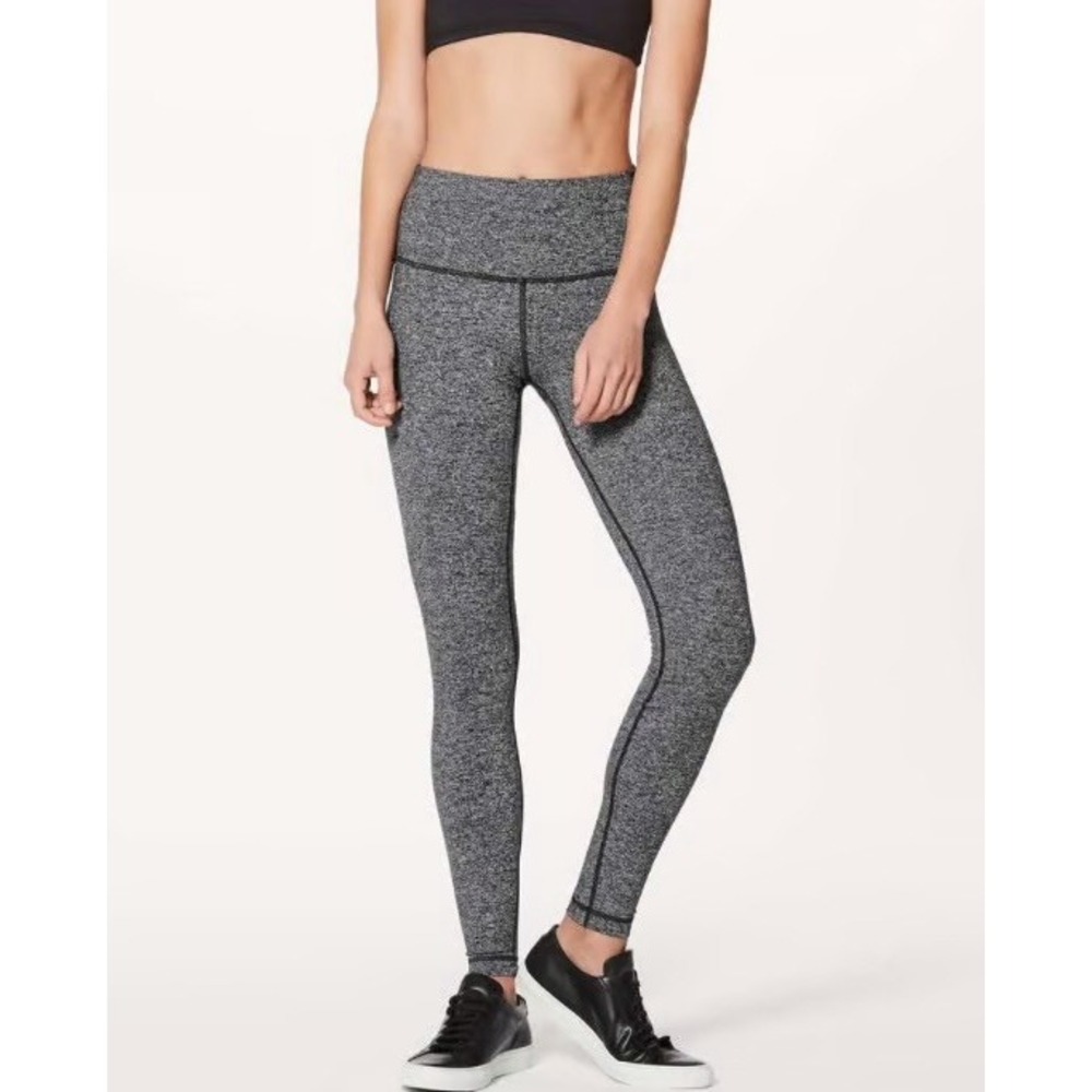 Lululemon Wunder Under Hi-Rise Tight 28" in the Luon fabric Size 4 Gray